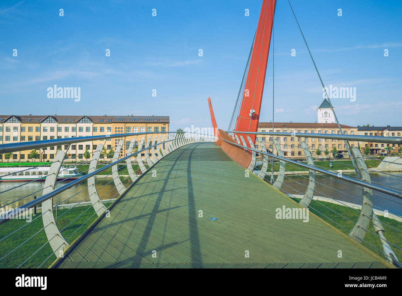 Neue Architektur-Brücke für Menschen in Jelgava, Lettland. 2016 Stockfoto