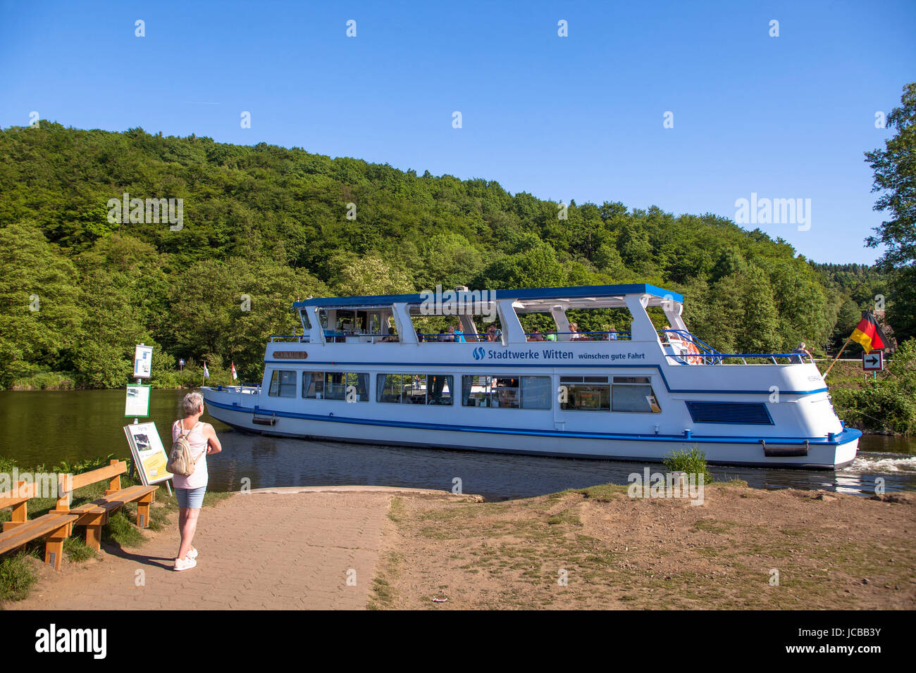 Deutschland, Ruhrgebiet, Witten, Ausflugsschiff MS Schwalbe auf der Ruhr in  Witten-Herbede Stockfotografie - Alamy