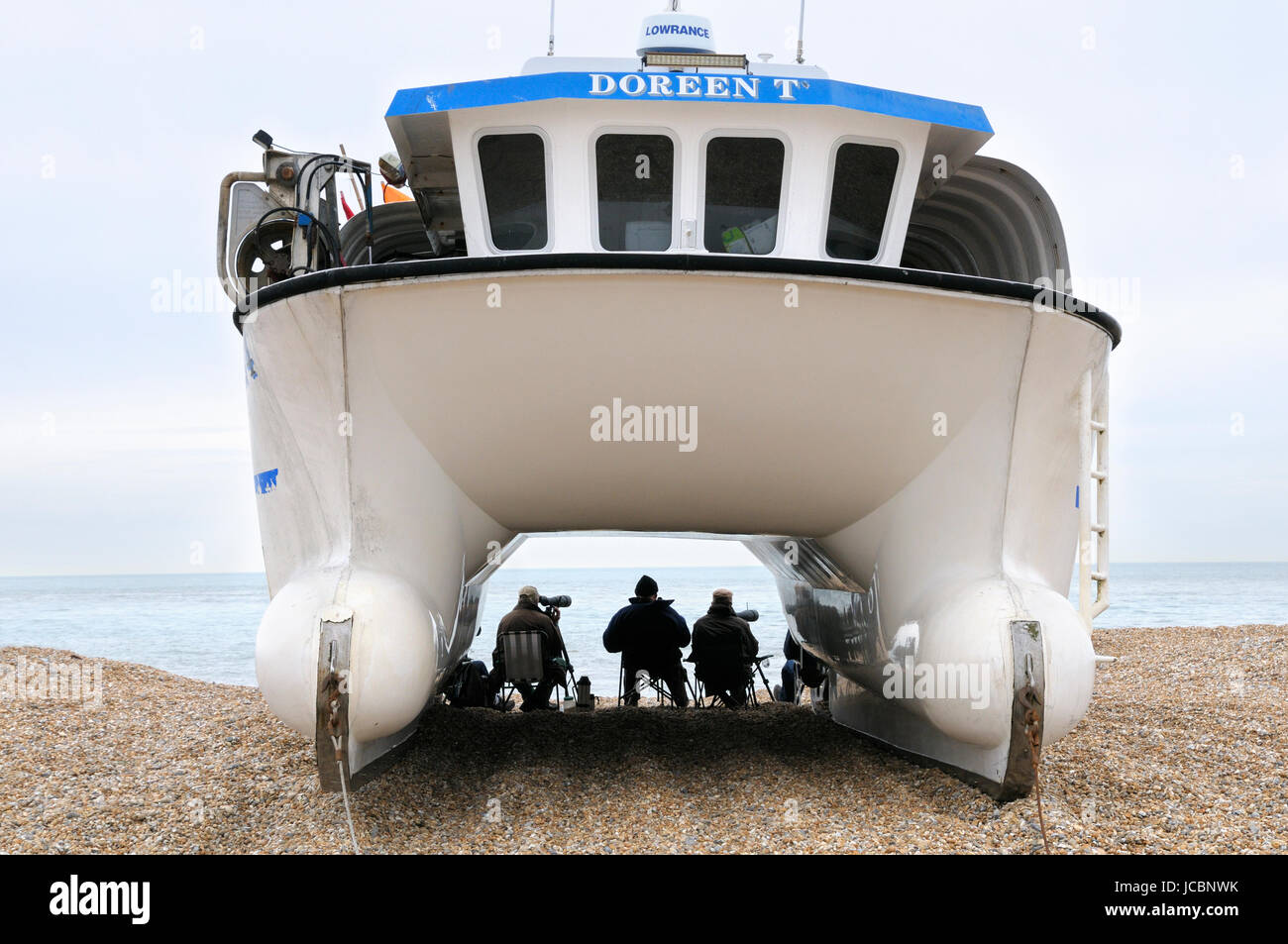 Ornithologen auf dem Kiesstrand bei Dungeness, Kent, England, UK Stockfoto