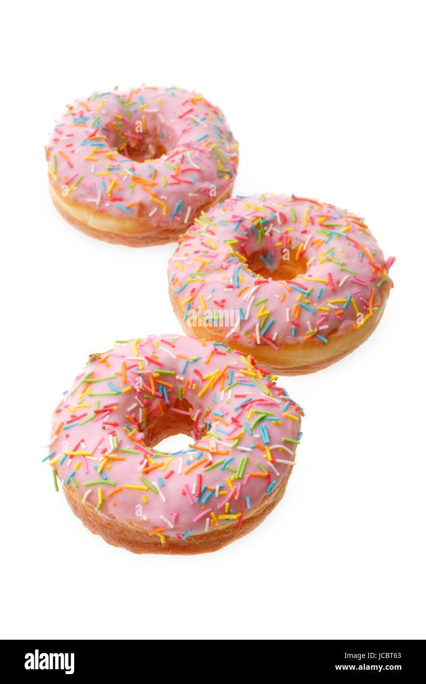 Essen und trinken: Gruppe von rosa Donuts, isoliert auf weißem Hintergrund Stockfoto