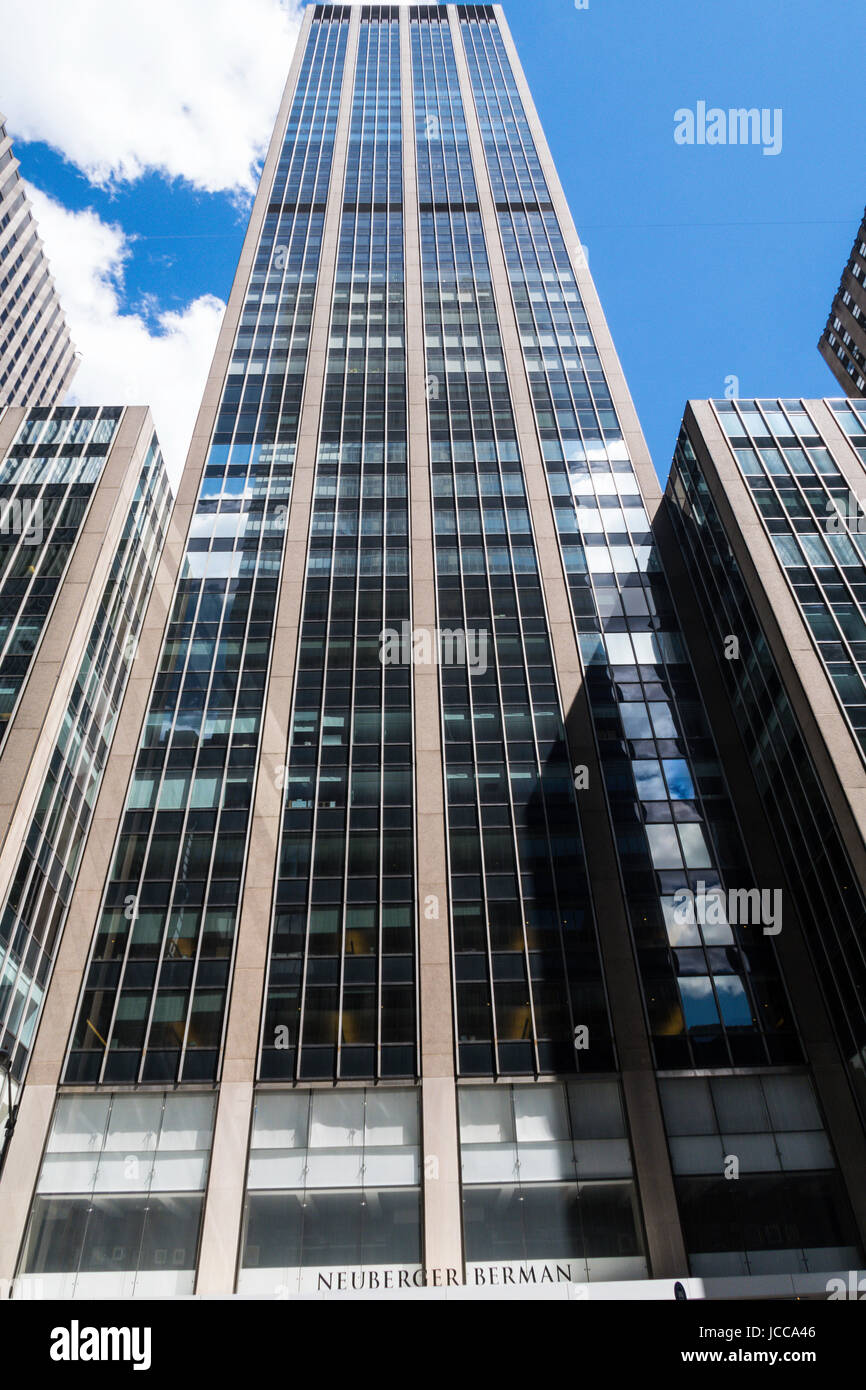 Neuberger Berman Gebäude am 1290 Sixth Avenue, New York, USA Stockfoto