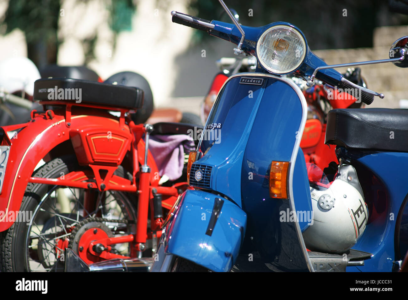 Alte italienische Motorrad - Vespa piaggio Stockfotografie - Alamy