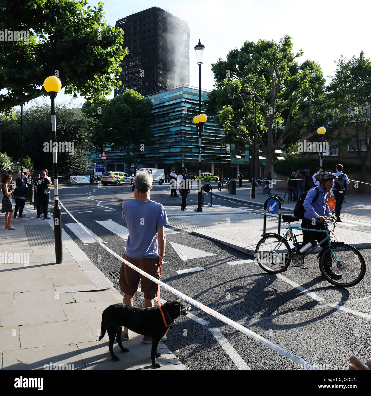 Grenfell Turm Feuer in London. London, UK. 14. Juni 2017 Stockfoto