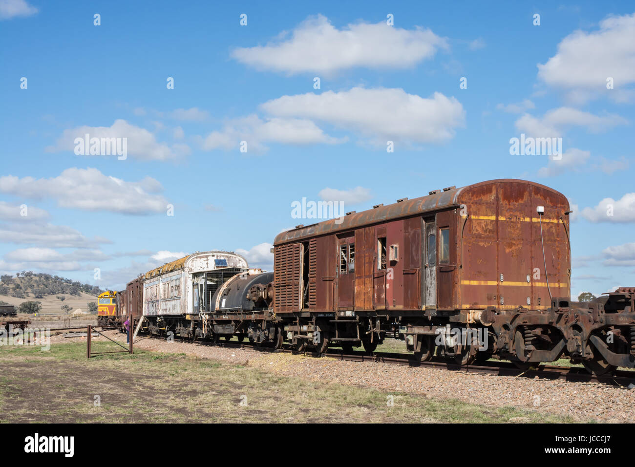 Rosten verfallenden Eisenbahnwaggons auf einem Abstellgleis Werris Creek NSW Australia. Stockfoto