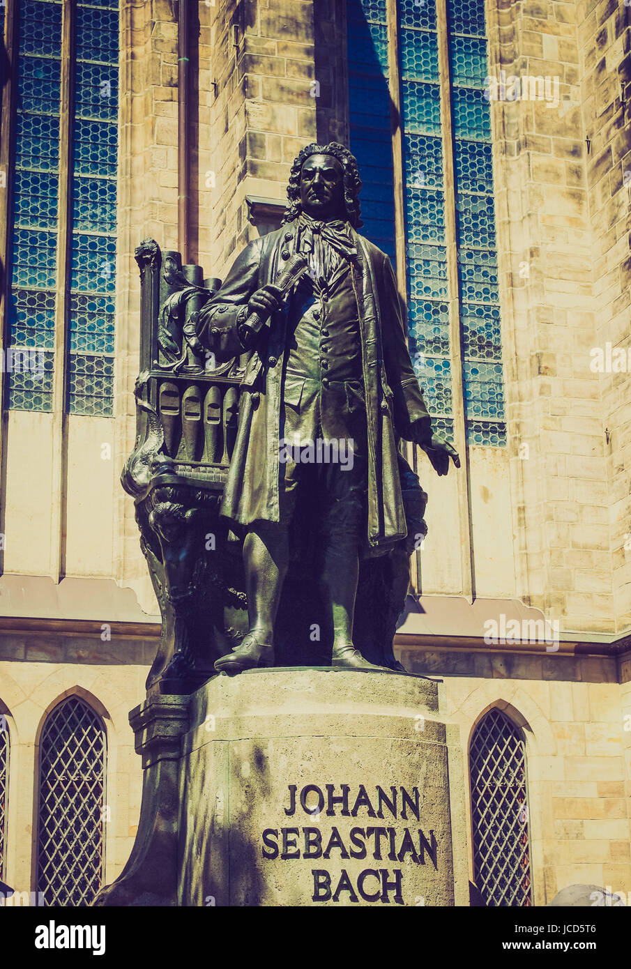 Das Neues Bach-Denkmal Sinn neue Bach-Denkmal steht seit 1908 vor der Kirche St. Thomas-Kirche von Johann Sebastian Bach in Leipzig Deutschland begraben Stockfoto