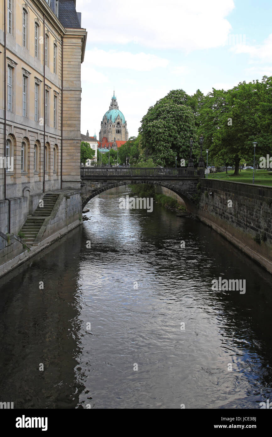 Fluss Leine und der Leineschloss Hannover Stockfotografie - Alamy