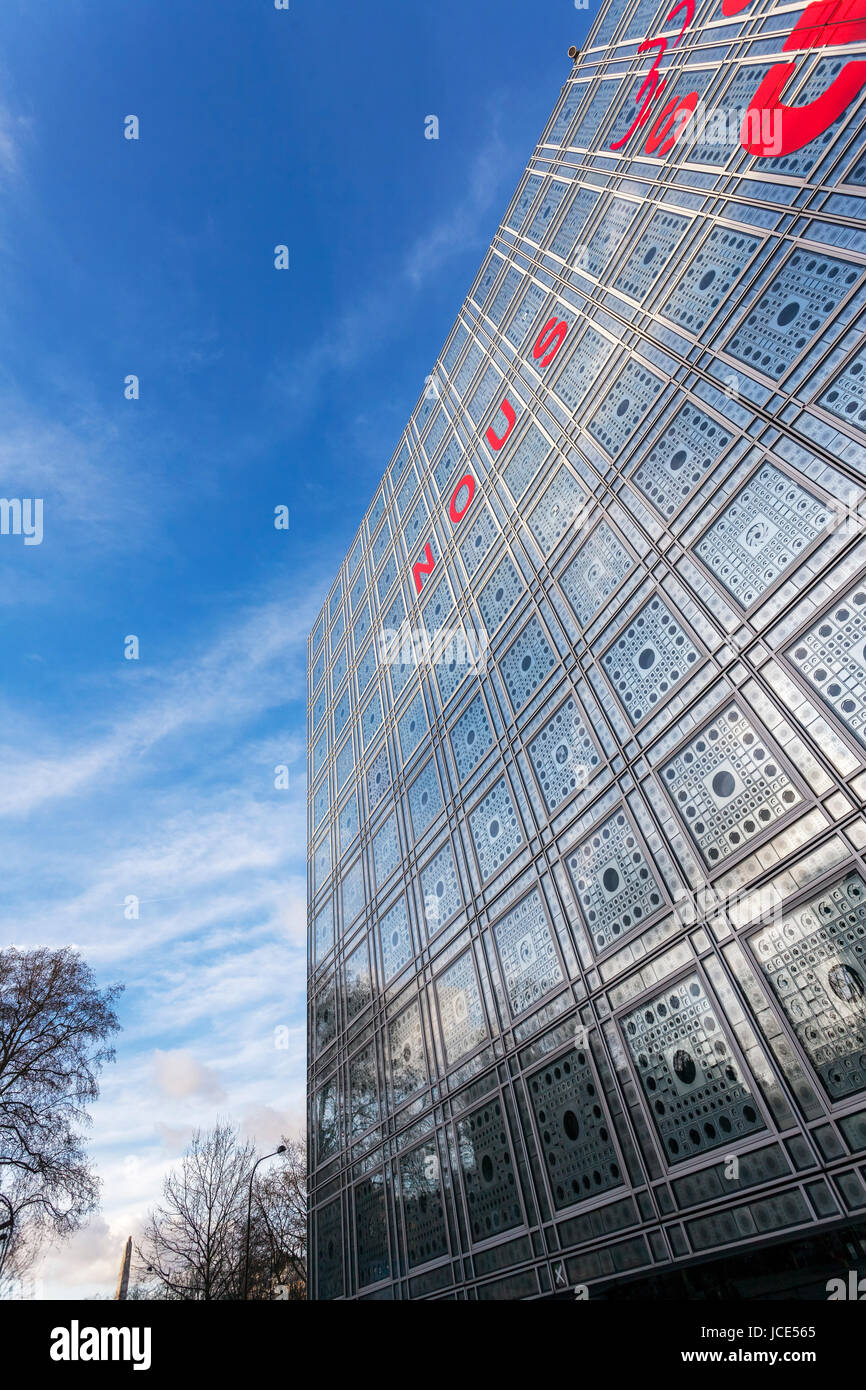 Institut du Monde Arabe, Institut du Monde Arabe, außen Anzeigen von Licht empfindlich Fassade und Fenstern, Architekt Jean Nouvel, Paris, Frankreich Stockfoto