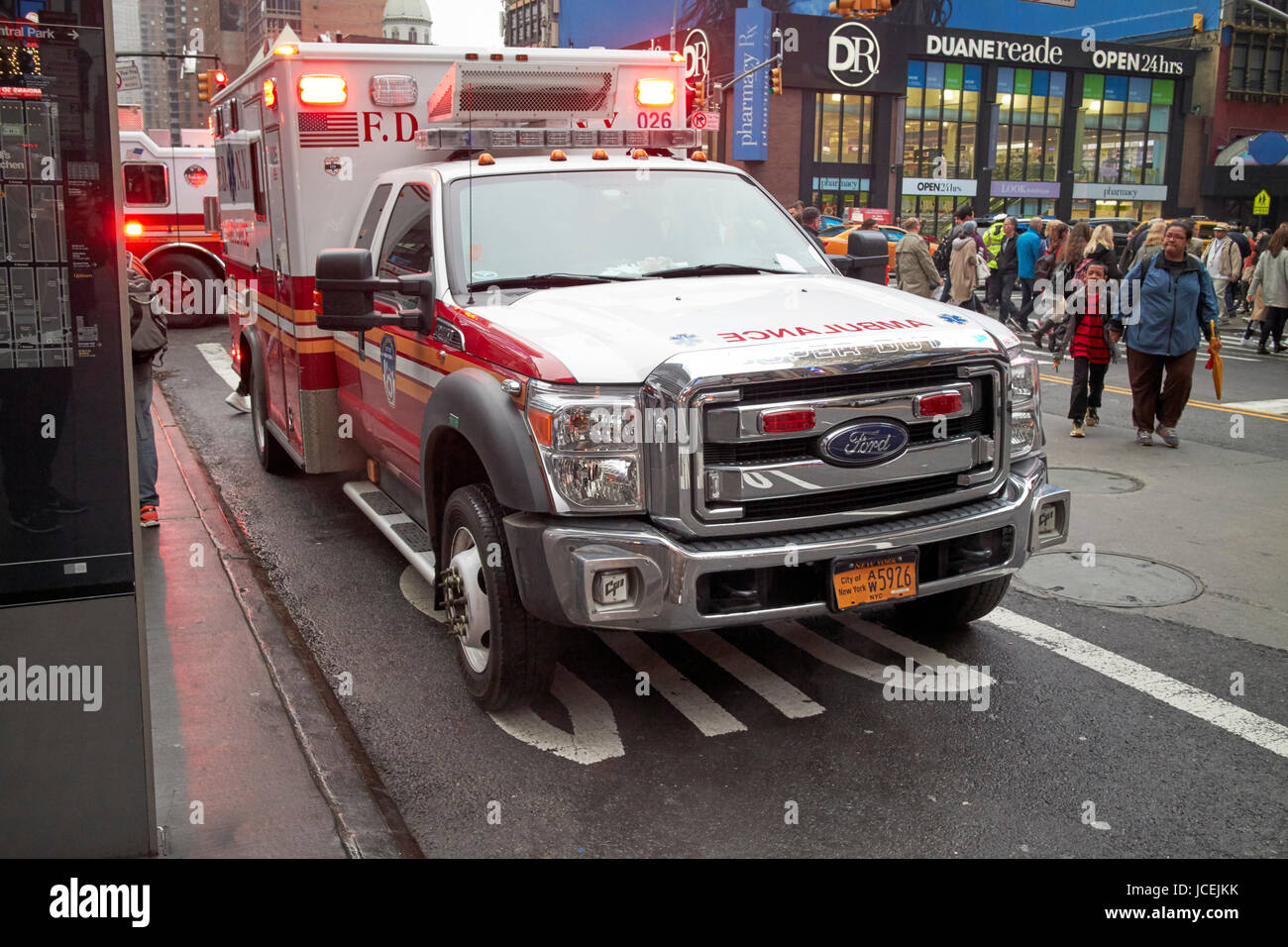 FDNY Krankenwagen auf Anruf geparkt auf street New York City Vereinigte Staaten Stockfoto