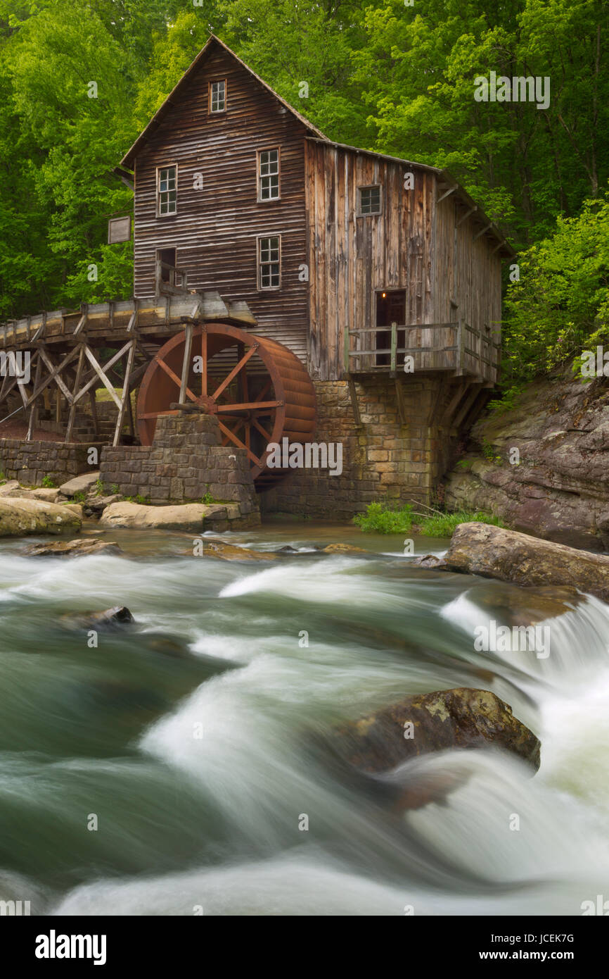 Der Glade Creek Grist Mill in Babcock State Park, West Virginia, USA. Fotografiert im Frühjahr. Stockfoto