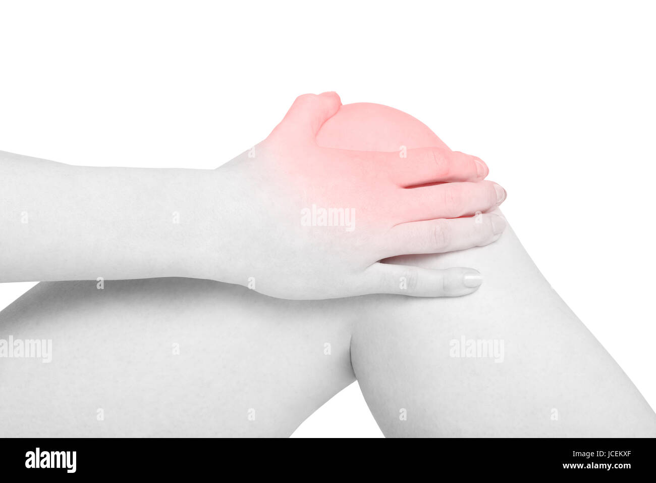 Junge Frau Hand Holding schmerzhafte, rote Schmerzen Kniebereich isoliert auf weiss, Clipping-Pfad Stockfoto