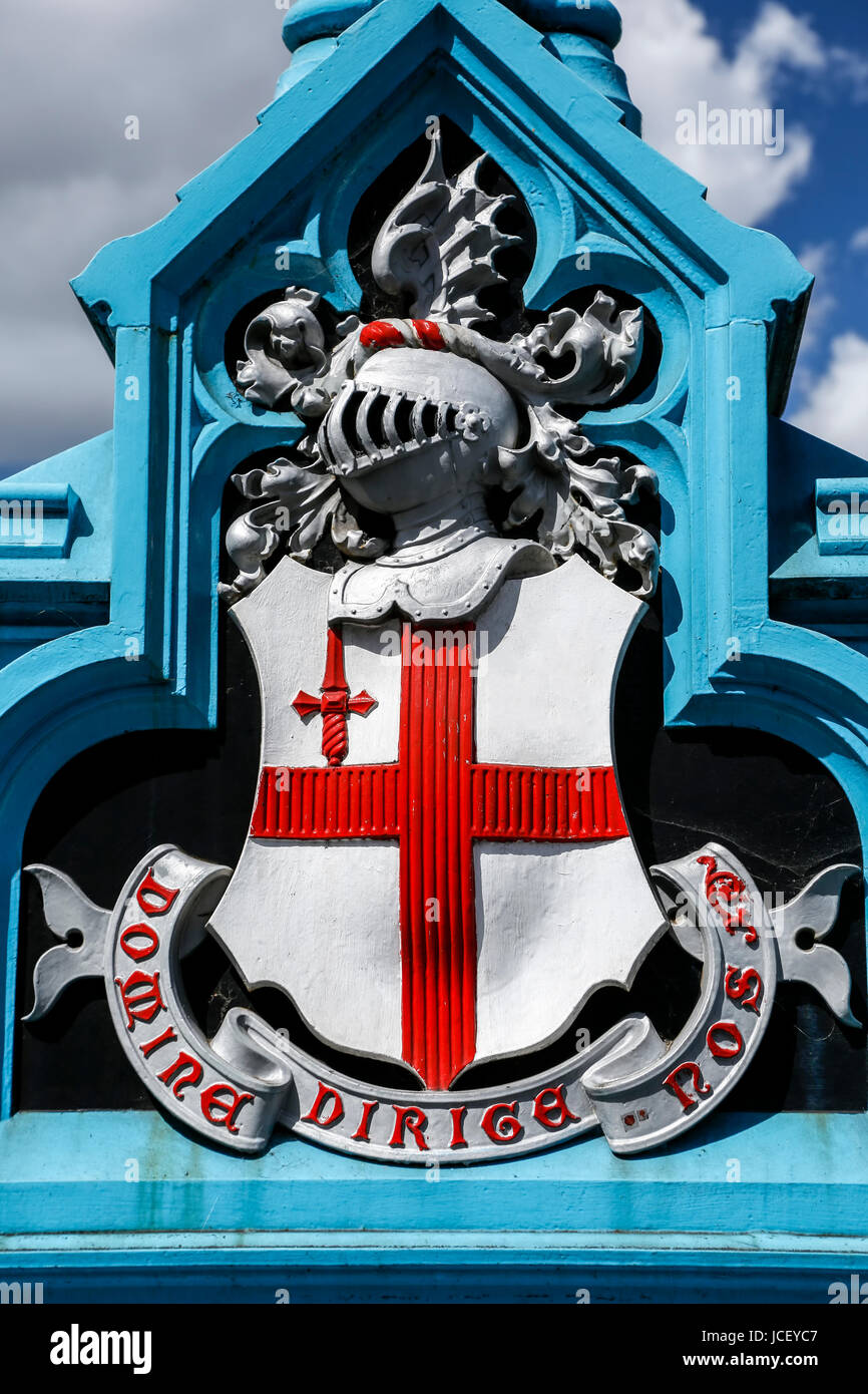 Wappen der Stadt von London und das Motto ("Domine Dirige Nos" / Herr führen uns), Tower Bridge, London, England, Vereinigtes Königreich Stockfoto