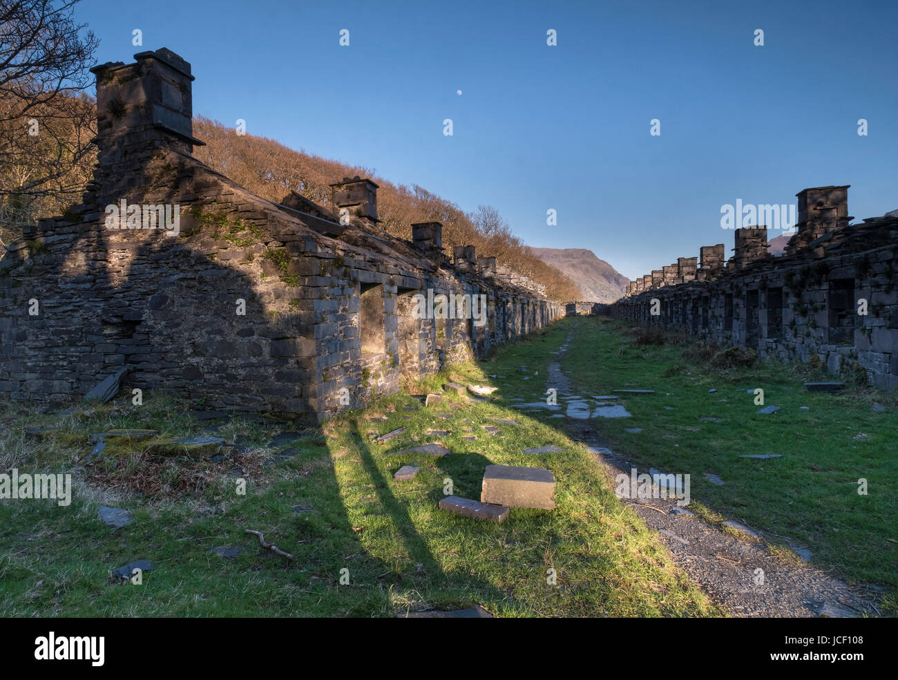 Verlassene Anglesey Kaserne, Quarrymans Weg, Dinorwic Slate Quarry, Snowdonia National Park, North Wales, UK Stockfoto
