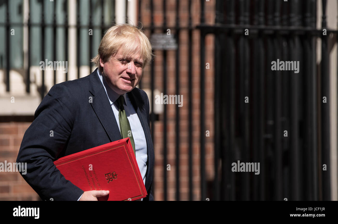 London, UK. 15. Juni 2017. Boris Johnson, Außenminister, kommt in der Downing Street nach dem Grenfell Hochhaus Brand Credit: Ian Davidson/Alamy Live News Stockfoto