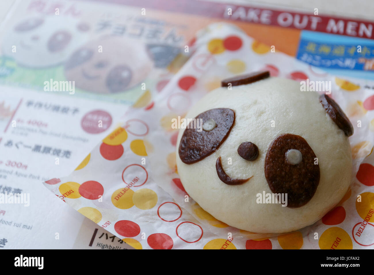 Ein Japanisches Gedampfte Fleisch Brotchen Nikuman Gepragt Von Einem Panda Gesicht Auf Verkauf In Den Lokalen Geschaften In Ueno Am 16 Juni 2017 Tokio Japan Ueno Zoo Riesenpanda Shin Shin Gebar Ein Cub