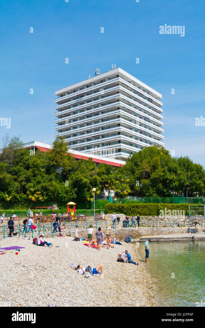 Plaza Tomasevac, Strand vor Hotel Ambasador Opatija, Kvarner Bucht, Kroatien Stockfoto
