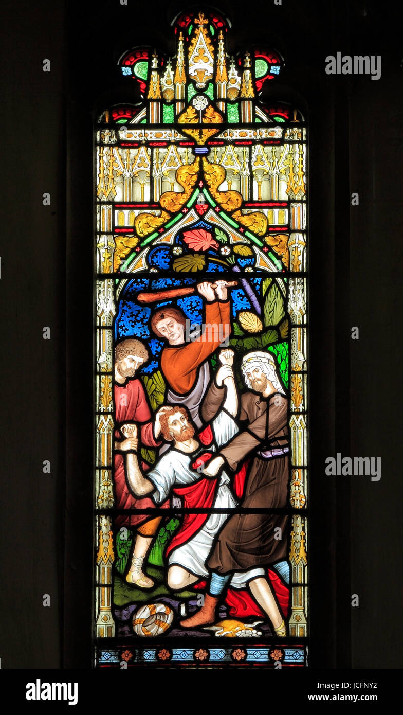 Gleichnis von der barmherzige Samariter, Glasfenster von Frederick Preedy, 1865, Traveller, geschlagen und beraubt durch Diebe, Gunthorpe, Norfolk, England, UK Stockfoto