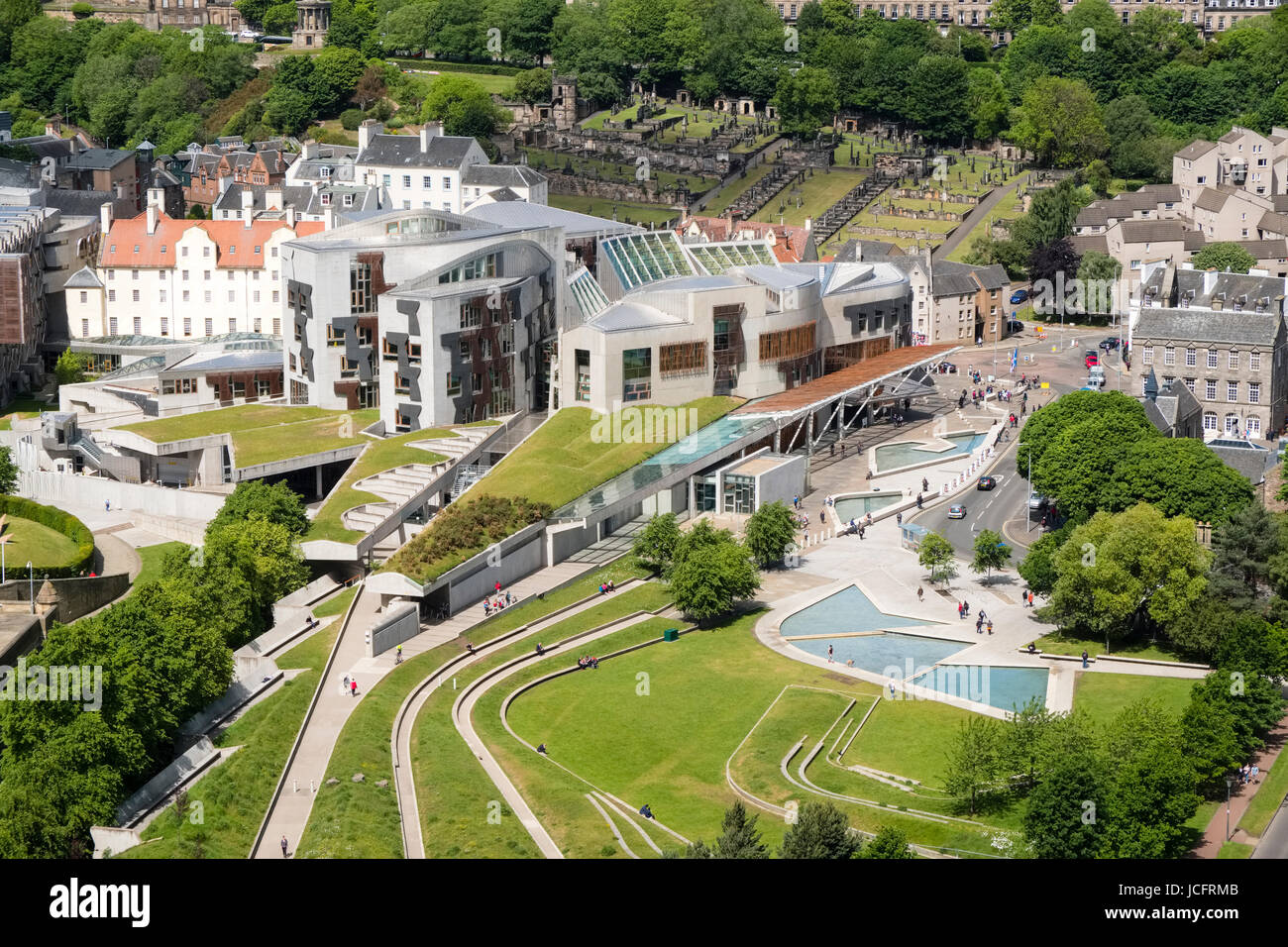 Ansicht der Außenseite des schottischen Parlamentsgebäudes in Holyrood in Edinburgh, Schottland, Vereinigtes Königreich. Stockfoto