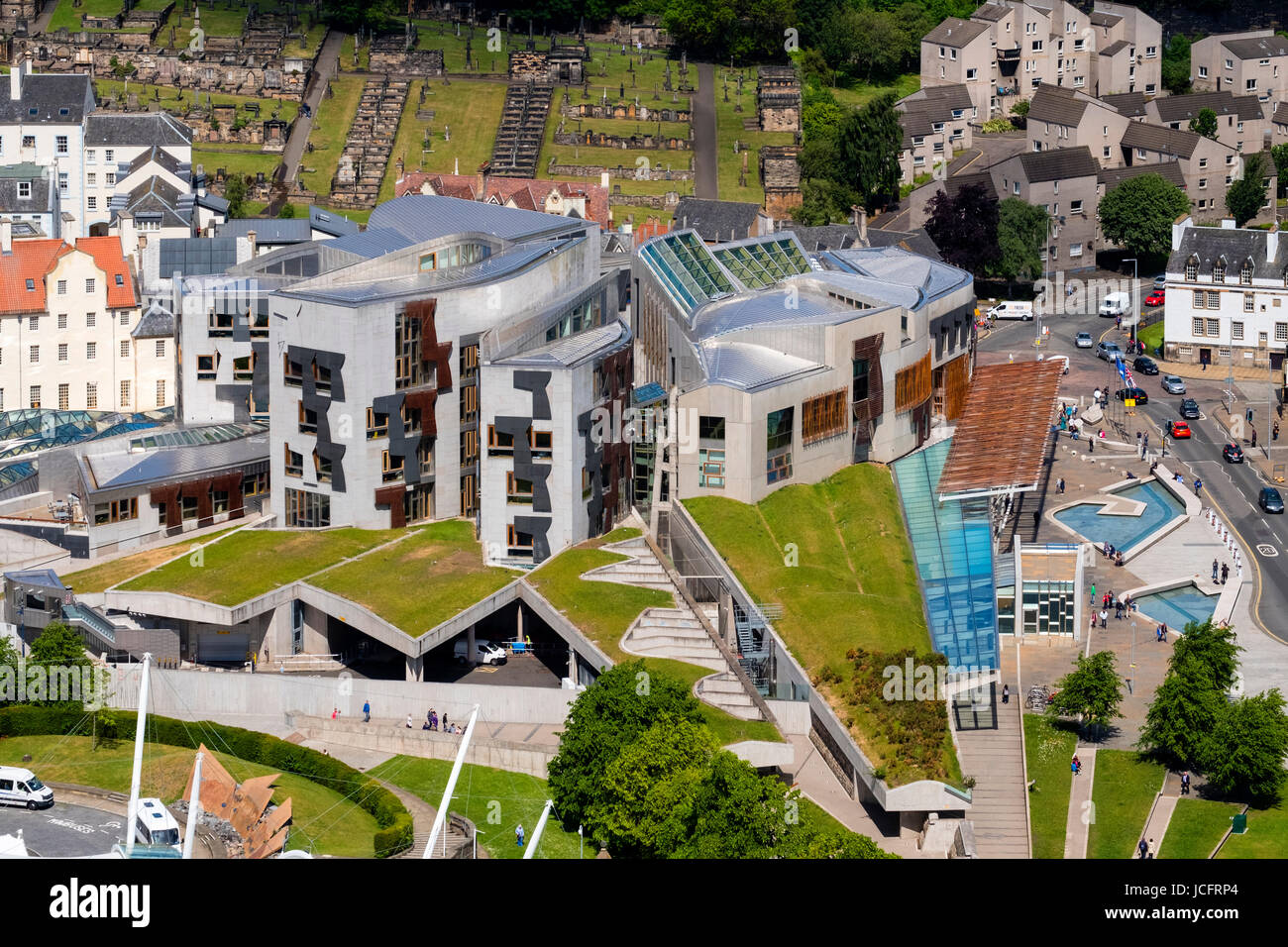 Ansicht der Außenseite des schottischen Parlamentsgebäudes in Holyrood in Edinburgh, Schottland, Vereinigtes Königreich. Stockfoto