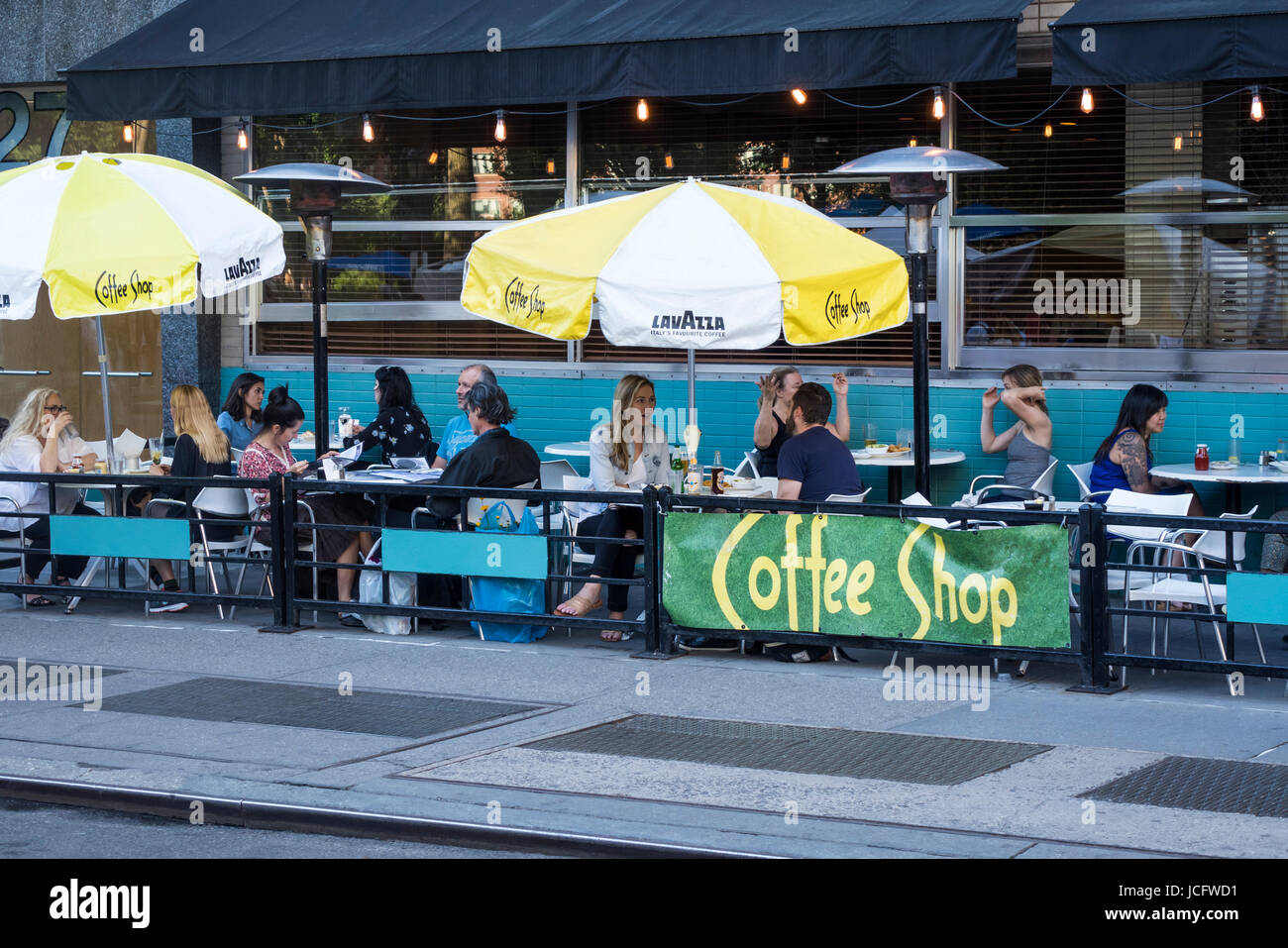 Essen im Freien auf der brasilianischen Kaffee Show am Union Square in New York City Stockfoto