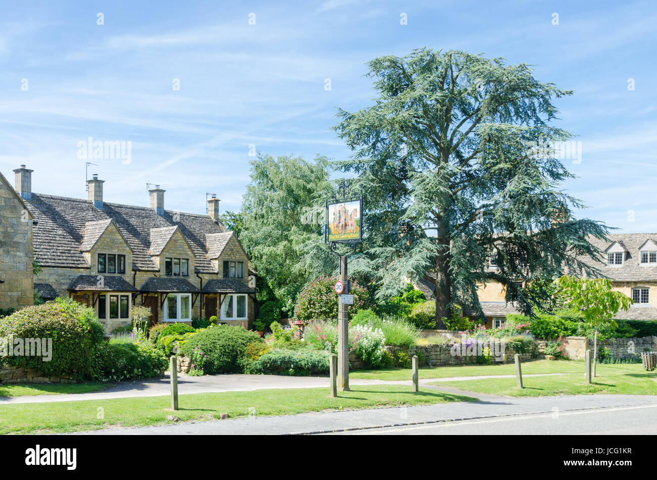 Signieren Sie, markieren die alten Coaching Route in das hübsche Dorf Broadway in den Cotswolds Stockfoto