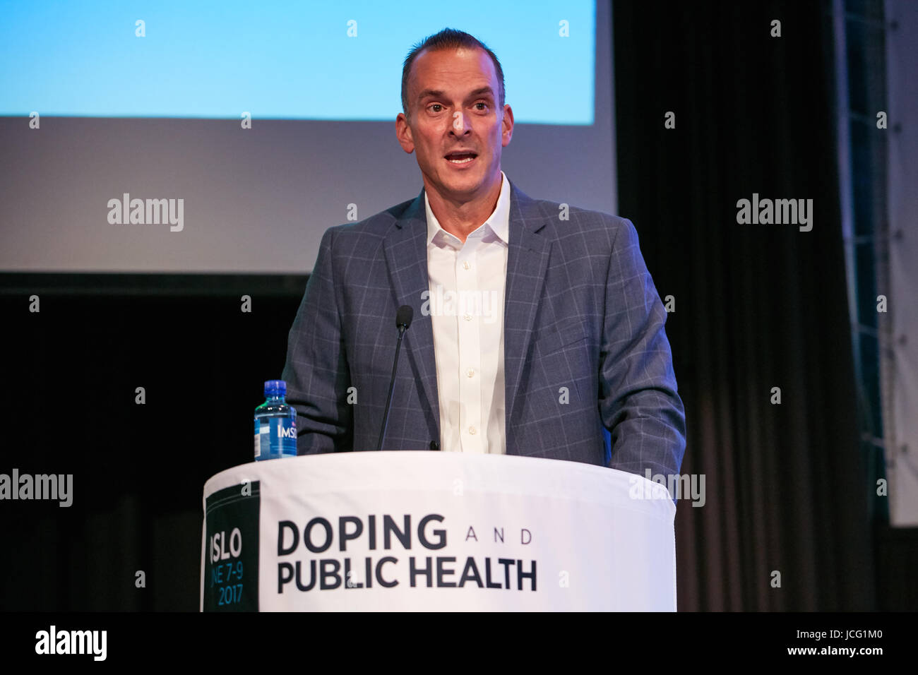 Travis Tygart, Vorstandsvorsitzender der United States Anti-Doping-Agentur hat eine Präsentation während der internationalen Konferenz "Doping und Public Health" im Thon Hotel Ullevaal Stadion in Oslo. Stockfoto