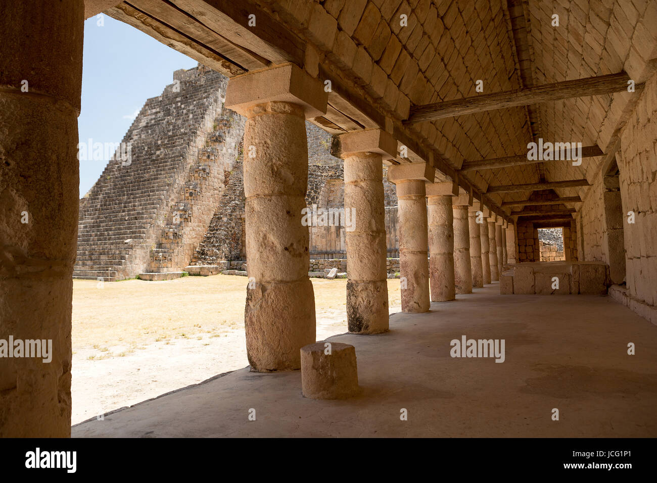 steinernen Durchgang in der antiken Stadt Uxmal-Yucatan-Mexiko Stockfoto