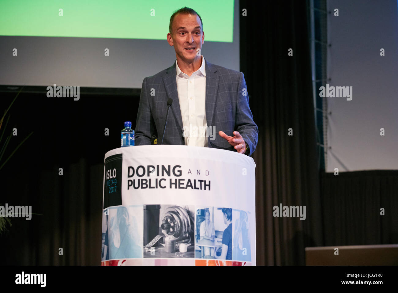 Travis Tygart, Vorstandsvorsitzender der United States Anti-Doping-Agentur hat eine Präsentation während der internationalen Konferenz "Doping und Public Health" im Thon Hotel Ullevaal Stadion in Oslo. Stockfoto