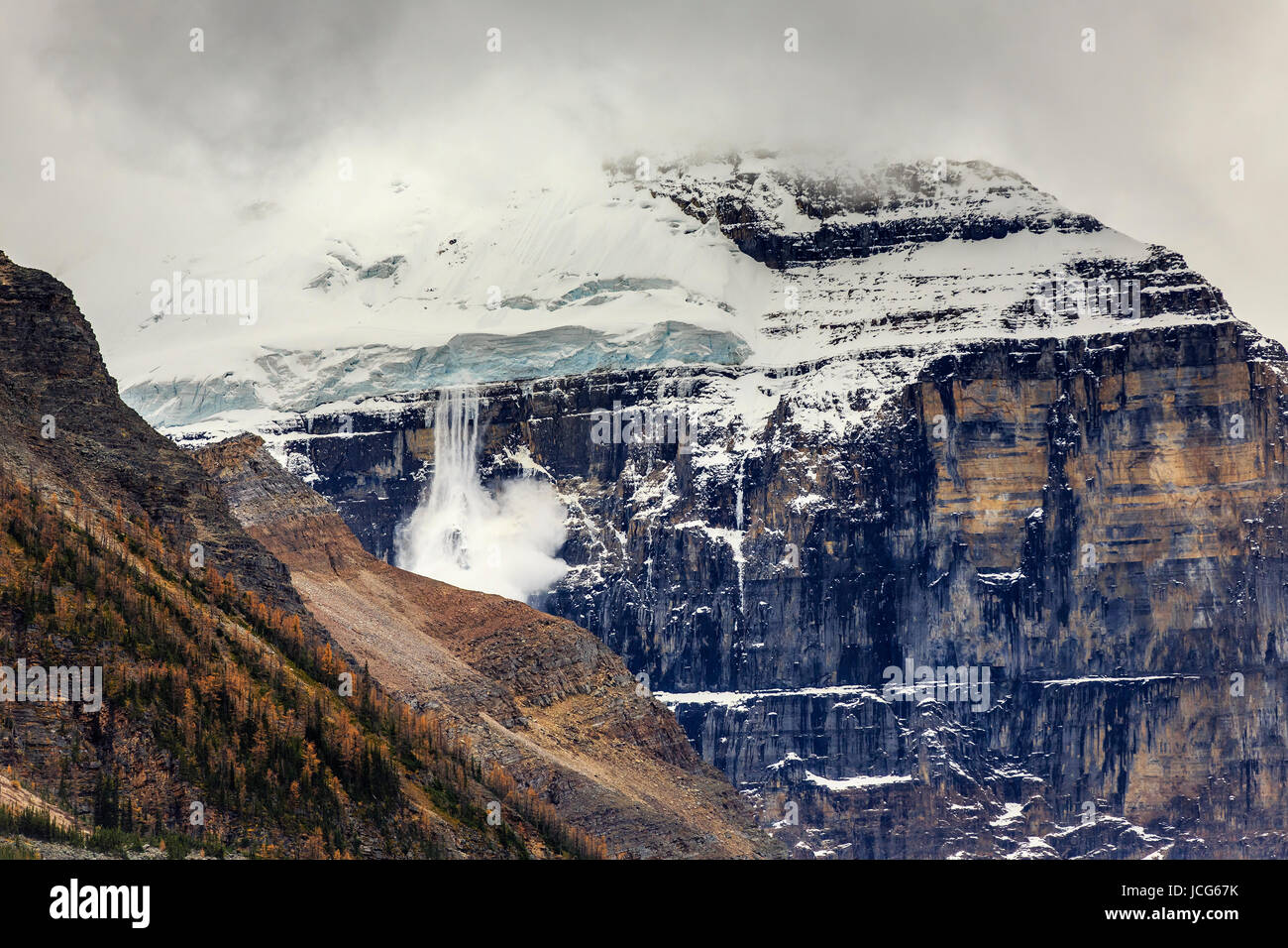 Lawine in den kanadischen Rocky Mountains, Banff Nationalpark, Alberta, Kanada. Stockfoto