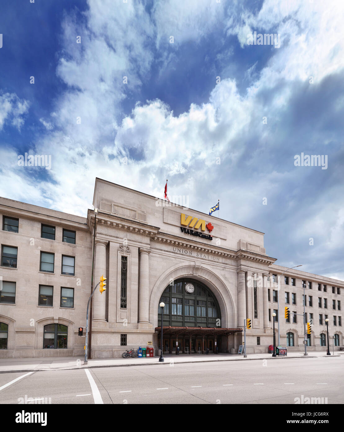 VIA Rail Canada Union Station und Winnipeg Railway Museum Gebäude Vorderansicht. Main Street, Winnipeg, Manitoba, Kanada 2017. Stockfoto