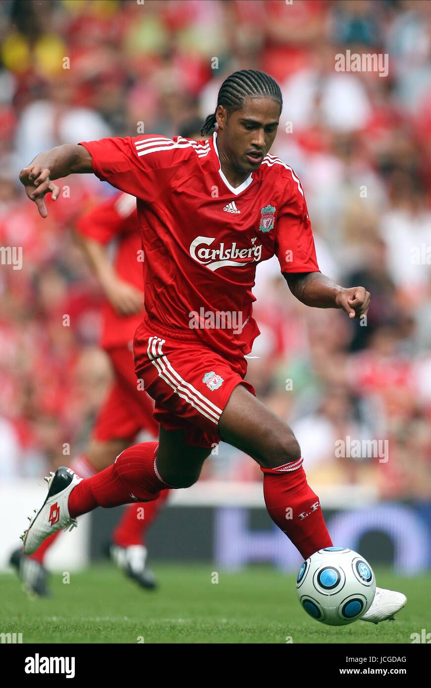 GLEN JOHNSON LIVERPOOL FC LIVERPOOL V Atletico MADRID Anfield Road, LIVERPOOL, ENGLAND 8. August 2009 DIY98519 Warnung! Dieses Foto kann nur für die Zeitung bzw. Zeitschrift redaktionelle Zwecke verwendet werden. Kann nicht werden verwendet für Publikationen unter Einbeziehung 1 Spieler, 1 Club oder 1 Wettbewerb ohne schriftliche Genehmigung von Football DataCo Ltd. Für Rückfragen, bitte Kontakt Football DataCo Ltd unter + 44 (0) 207 864 9121 Stockfoto