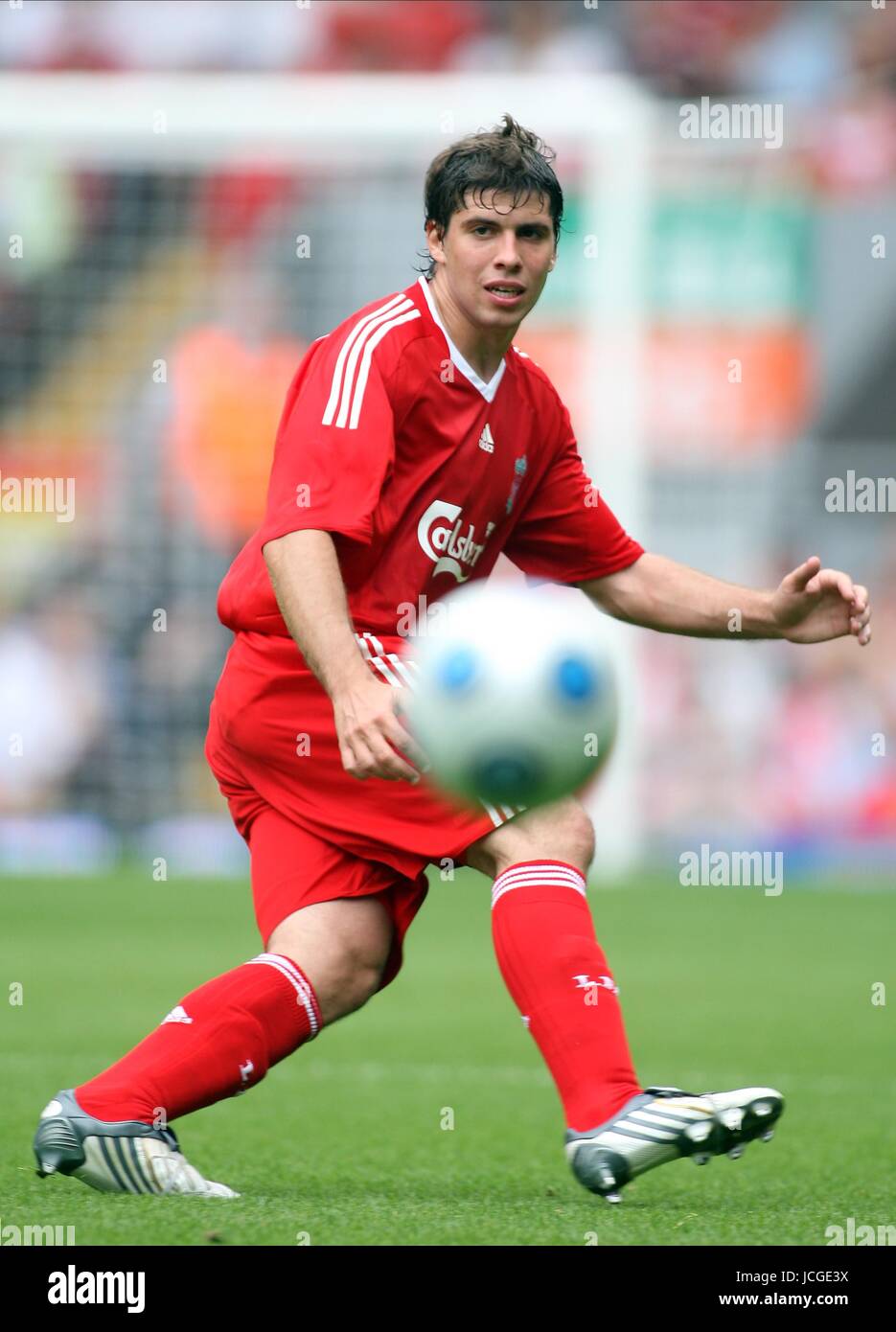 EMILIANO INSUA LIVERPOOL FC LIVERPOOL V Atletico MADRID Anfield Road, LIVERPOOL, ENGLAND 8. August 2009 DIY99039 Warnung! Dieses Foto kann nur für die Zeitung bzw. Zeitschrift redaktionelle Zwecke verwendet werden. Darf nicht für Internet/Online-Nutzung Nor für Publikationen unter Einbeziehung 1 Spieler, 1 Club oder 1 Wettbewerb, ohne schriftliche Genehmigung von Football DataCo Ltd. Für Rückfragen, bitte Kontakt Football DataCo Ltd unter + 44 (0) 207 864 9121 Stockfoto