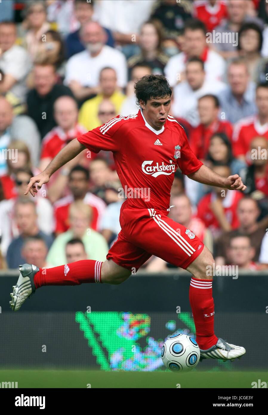 EMILIANO INSUA LIVERPOOL FC LIVERPOOL V Atletico MADRID Anfield Road, LIVERPOOL, ENGLAND 8. August 2009 DIY99040 Warnung! Dieses Foto kann nur für die Zeitung bzw. Zeitschrift redaktionelle Zwecke verwendet werden. Darf nicht für Internet/Online-Nutzung Nor für Publikationen unter Einbeziehung 1 Spieler, 1 Club oder 1 Wettbewerb, ohne schriftliche Genehmigung von Football DataCo Ltd. Für Rückfragen, bitte Kontakt Football DataCo Ltd unter + 44 (0) 207 864 9121 Stockfoto