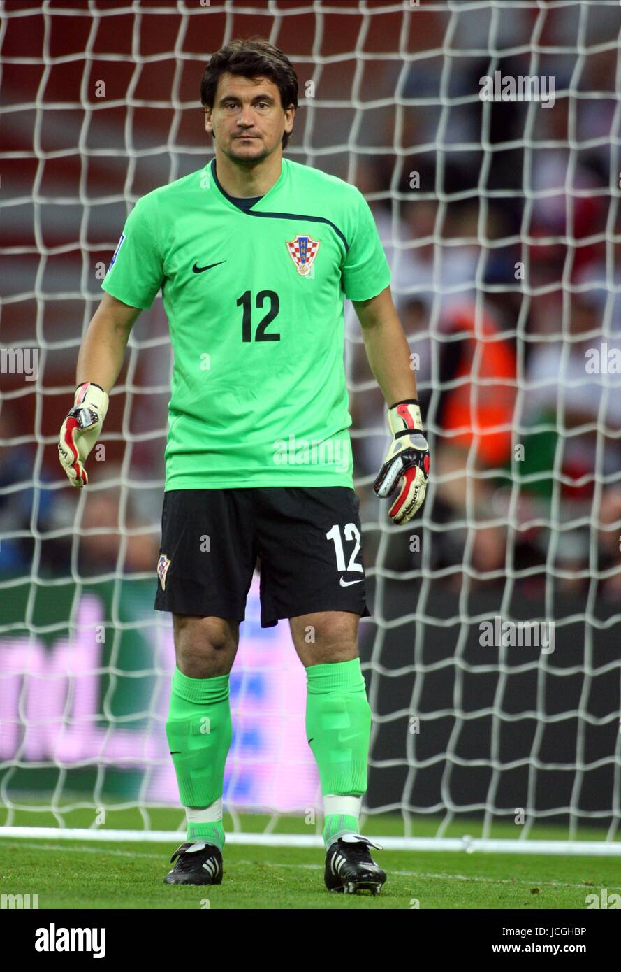 VEDRAN RUNJE Kroatien & Objektiv ENGLAND V Kroatien WEMBLEY STADIUM, LONDON, ENGLAND 9. September 2009 DIZ101252 Warnung! Dieses Foto kann nur für die Zeitung bzw. Zeitschrift redaktionelle Zwecke verwendet werden. Darf nicht für Internet/Online-Nutzung Nor für Publikationen unter Einbeziehung 1 Spieler, 1 Club oder 1 Wettbewerb, ohne schriftliche Genehmigung von Football DataCo Ltd. Für Rückfragen, bitte Kontakt Football DataCo Ltd unter + 44 (0) 207 864 9121 Stockfoto