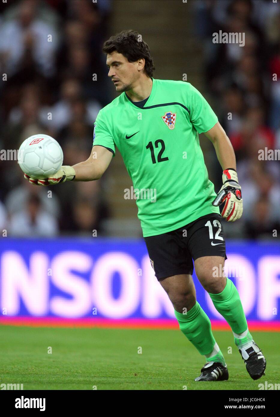 VEDRAN RUNJE Kroatien & Objektiv ENGLAND V Kroatien WEMBLEY STADIUM, LONDON, ENGLAND 9. September 2009 DIZ101261 Warnung! Dieses Foto kann nur für die Zeitung bzw. Zeitschrift redaktionelle Zwecke verwendet werden. Darf nicht für Internet/Online-Nutzung Nor für Publikationen unter Einbeziehung 1 Spieler, 1 Club oder 1 Wettbewerb, ohne schriftliche Genehmigung von Football DataCo Ltd. Für Rückfragen, bitte Kontakt Football DataCo Ltd unter + 44 (0) 207 864 9121 Stockfoto