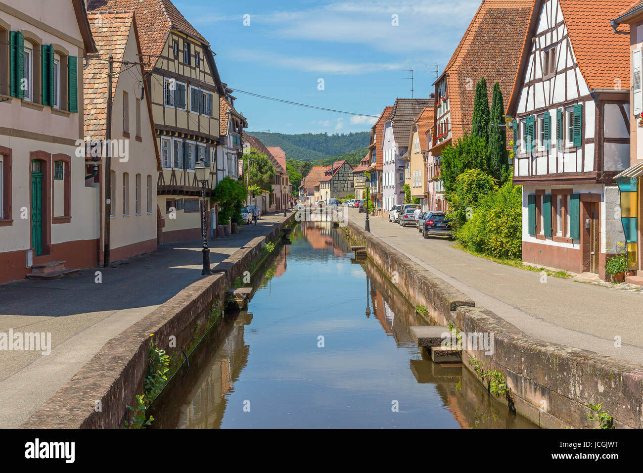 Canal De La Lauter, Stadtmitte Wissembourg, Elsass, Frankreich. Stockfoto