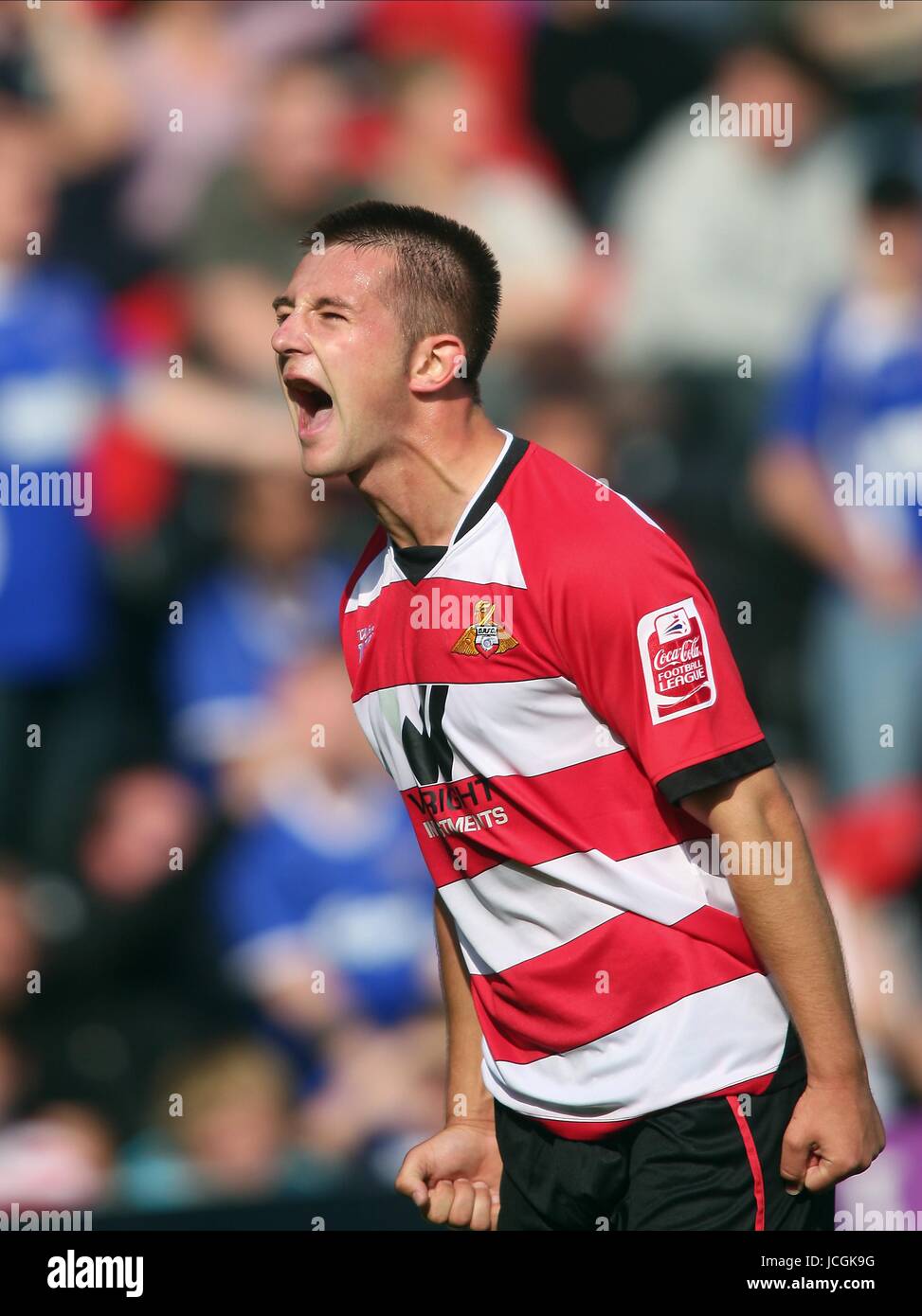 WAIDE FAIRHURST feiert DONCASTER ROVERS V IPSWICH TOWN DONCASTER ROVERS V IPSWICH TOWN KEEPMOAT STADIUM, DONCASTER, ENGLAND 19. September 2009 DIZ102504 Warnung! Dieses Foto kann nur für die Zeitung bzw. Zeitschrift redaktionelle Zwecke verwendet werden. Kann nicht werden verwendet für Publikationen unter Einbeziehung 1 Spieler, 1 Club oder 1 Wettbewerb ohne schriftliche Genehmigung von Football DataCo Ltd. Für Rückfragen, bitte Kontakt Football DataCo Ltd unter + 44 (0) 207 864 9121 Stockfoto