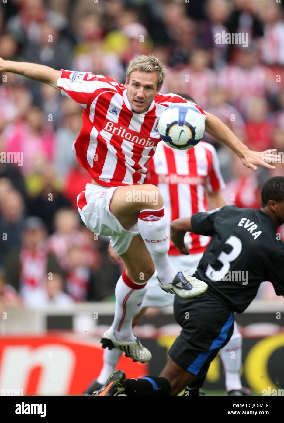 LIAM LAWRENCE STOKE CITY FC STOKE CITY V MANCHESTER UNITED das BRITANNIA STADIUM, Stoke-on-Trent, ENGLAND 26. September 2009 DIZ103539 Warnung! Dieses Foto kann nur für die Zeitung bzw. Zeitschrift redaktionelle Zwecke verwendet werden. Darf nicht für Internet/Online-Nutzung Nor für Publikationen unter Einbeziehung 1 Spieler, 1 Club oder 1 Wettbewerb, ohne schriftliche Genehmigung von Football DataCo Ltd. Für Rückfragen, bitte Kontakt Football DataCo Ltd unter + 44 (0) 207 864 9121 Stockfoto