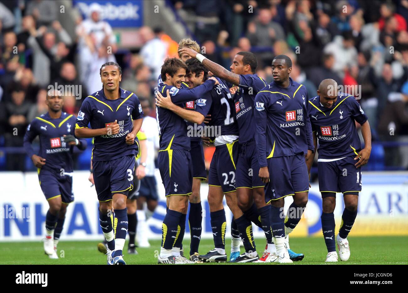 NIKO KRANJCAR & VEDRAN CORLUKE feiert mit TEAM MATES BOLTON WANDERERS V TOTTENHAM HOTSPUR BOLTON WANDERERS V TOTTENHAM HOTSPUR REEBOK STADIUM, BOLTON, ENGLAND 3. Oktober 2009 DIZ103917 Warnung! Dieses Foto kann nur für die Zeitung bzw. Zeitschrift redaktionelle Zwecke verwendet werden. Darf nicht für Internet/Online-Nutzung Nor für Publikationen unter Einbeziehung 1 Spieler, 1 Club oder 1 Wettbewerb, ohne schriftliche Genehmigung von Football DataCo Ltd. Für Rückfragen, bitte Kontakt Football DataCo Ltd unter + 44 (0) 207 864 9121 Stockfoto