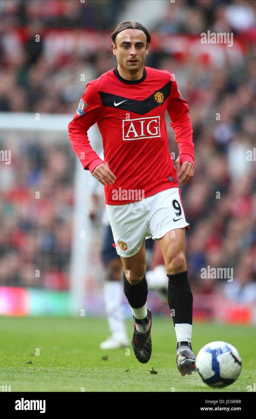 DIMITAR BERBATOV MANCHESTER UNITED FC MANCHESTER UNITED V BOLTON WANDERERS OLD TRAFFORD, MANCHESTER, ENGLAND 17. Oktober 2009 GAA1202 Warnung! Dieses Foto kann nur für die Zeitung bzw. Zeitschrift redaktionelle Zwecke verwendet werden. Darf nicht für Internet/Online-Nutzung Nor für Publikationen unter Einbeziehung 1 Spieler, 1 Club oder 1 Wettbewerb, ohne schriftliche Genehmigung von Football DataCo Ltd. Für Rückfragen, bitte Kontakt Football DataCo Ltd unter + 44 (0) 207 864 9121 Stockfoto