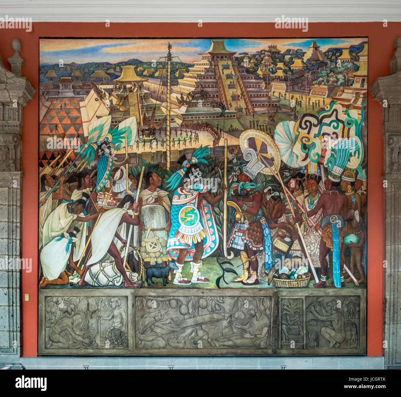 Der Korridor des National Palace mit der berühmten Wandbild 'The totonakischen Zivilisation' von Diego Rivera - Mexiko-Stadt, Mexiko Stockfoto