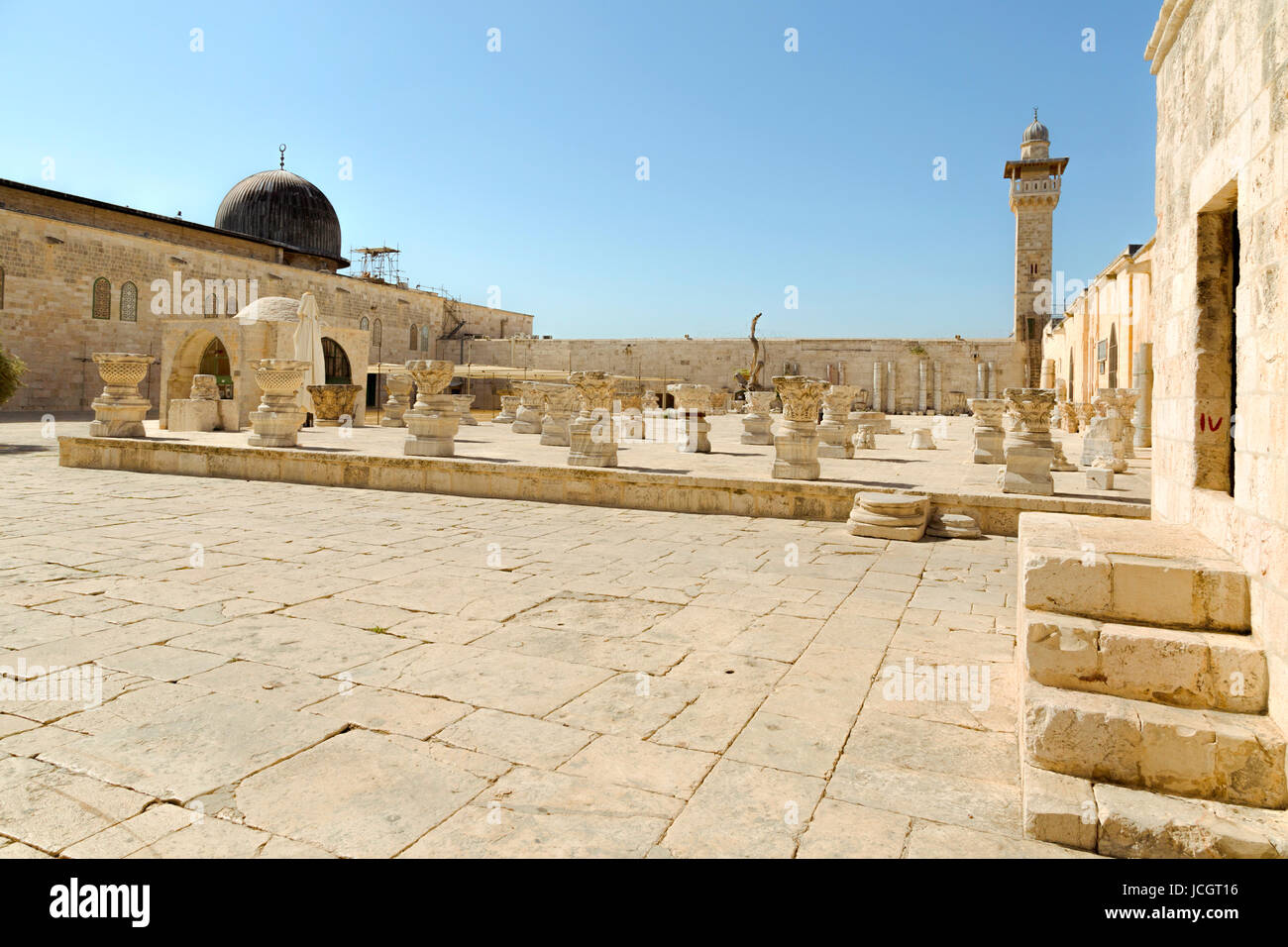 Hof und Minarett an der Südwestseite der Al-Aqsa-Moschee compound, Haram al-Sharif, Tempelberg, Jerusalem, Israel. Stockfoto