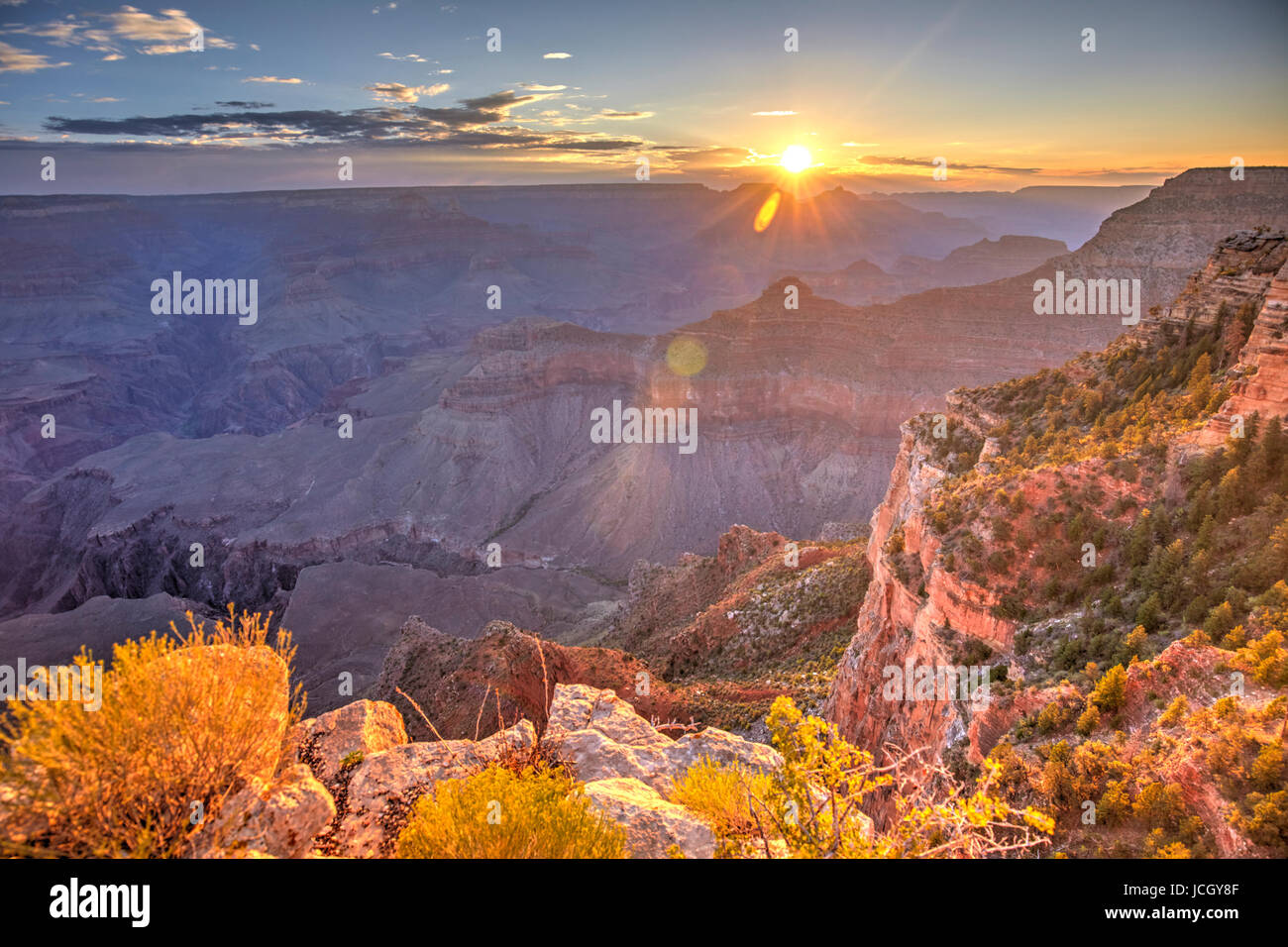 Sonnenaufgang über den Grand Canyon gesehen von Yavapai Point, South Rim, Arizona, Vereinigte Staaten Stockfoto