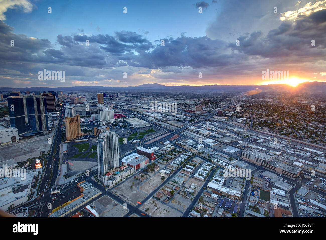 Ein Blick auf Las Vegas vom Stratosphere Tower, Las Vegas, Nevada, Vereinigte Staaten von Amerika Stockfoto