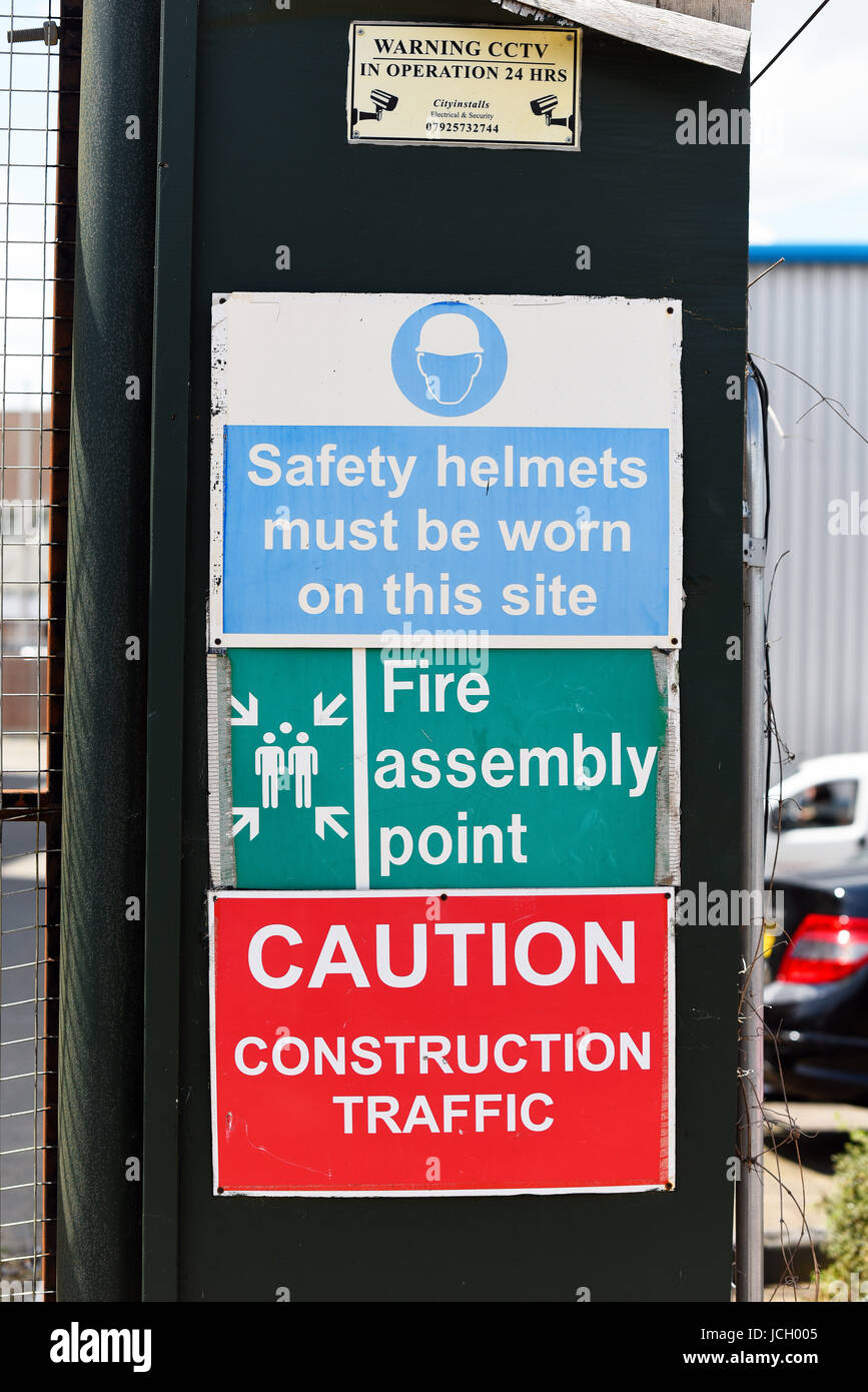 Warnschild für Baustellen in der Sutton Road, Southend on Sea, Essex. Schild Stockfoto
