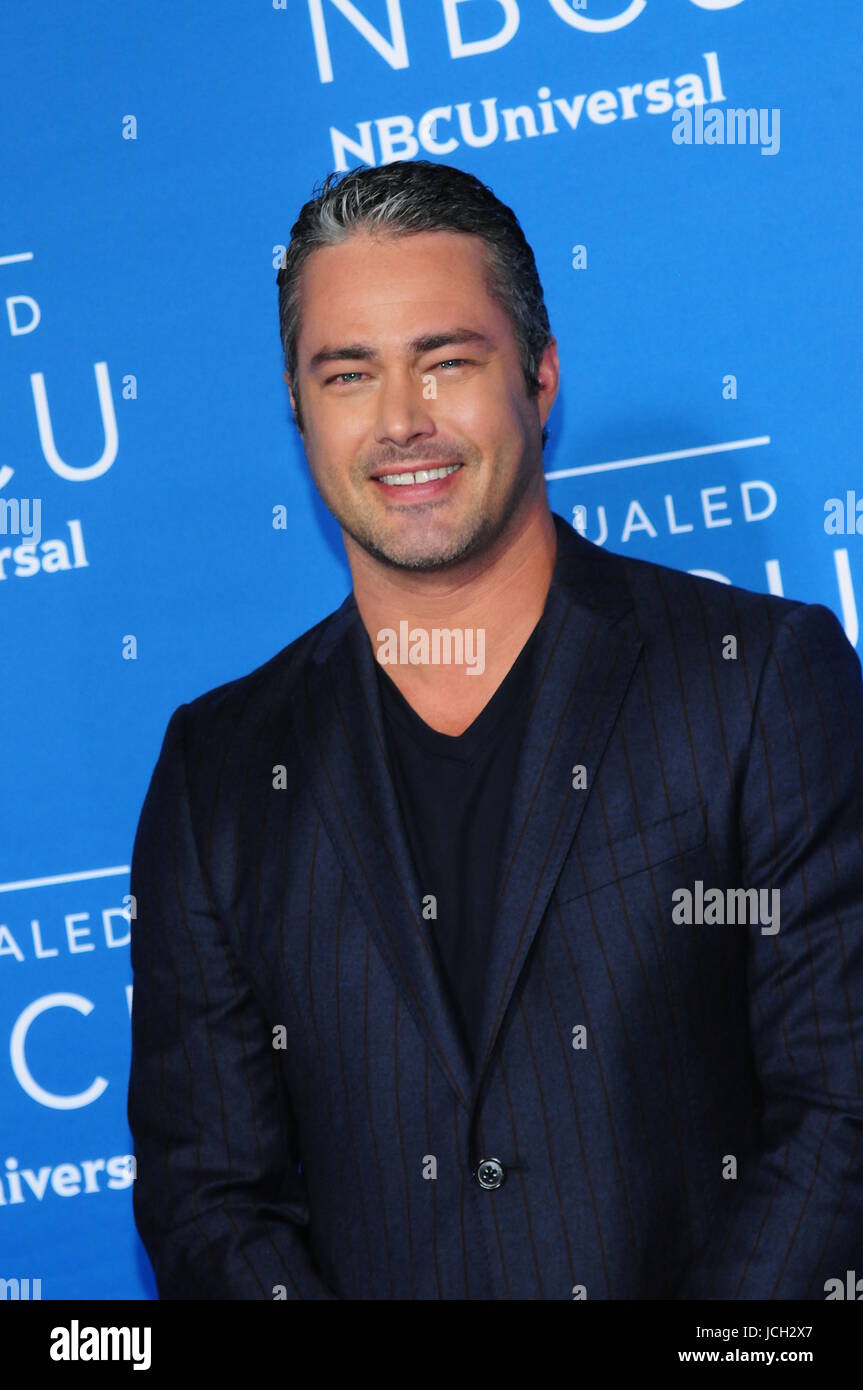 Taylor Kinney an der 2017 NBCUniversal Upfront Veranstaltung am Rockefeller Center in New York City, New York.  Mitwirkende: Taylor Kinney Where: New York City, New York, Vereinigte Staaten, wann: 15. Mai 2017 Kredit: Dan Jackman/WENN.com Stockfoto