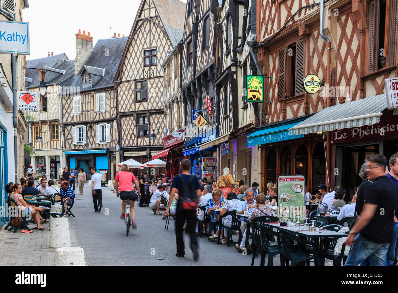 Cher (18), Frankreich, Bourges, Les Maisons À Pfannen de Bois et Les Commerces De La rue Jean Girard / / Frankreich, Cher, Bourges, den Fachwerkhäusern und Stockfoto