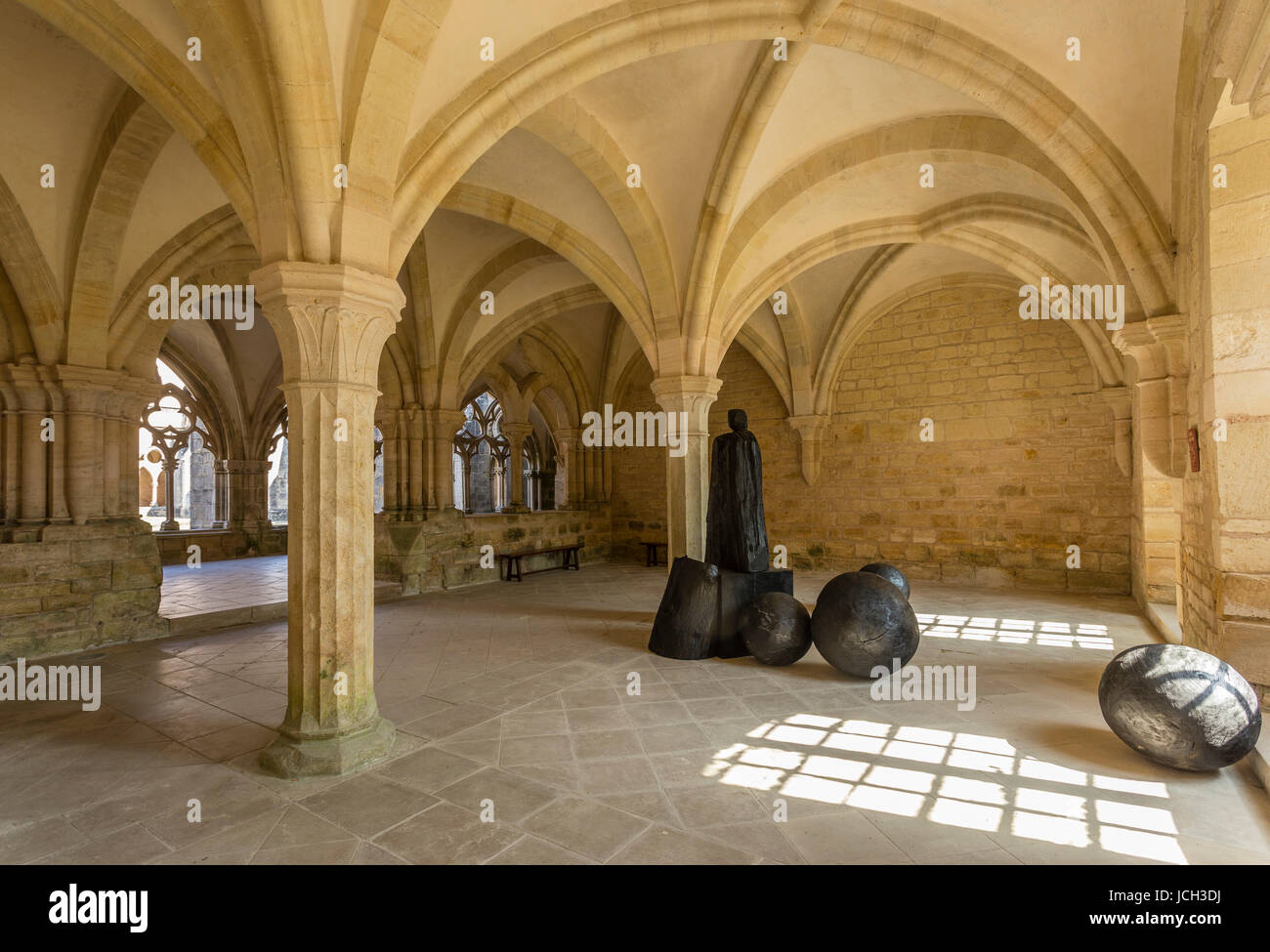 Cher (18), Frankreich, Bruère-Allichamps, Abbaye de Noirlac, Dans La Salle Capitulaire, Oeuvres de Christian Lapie, UN-Stille sans Ombre / / Frankreich, Cher, Stockfoto