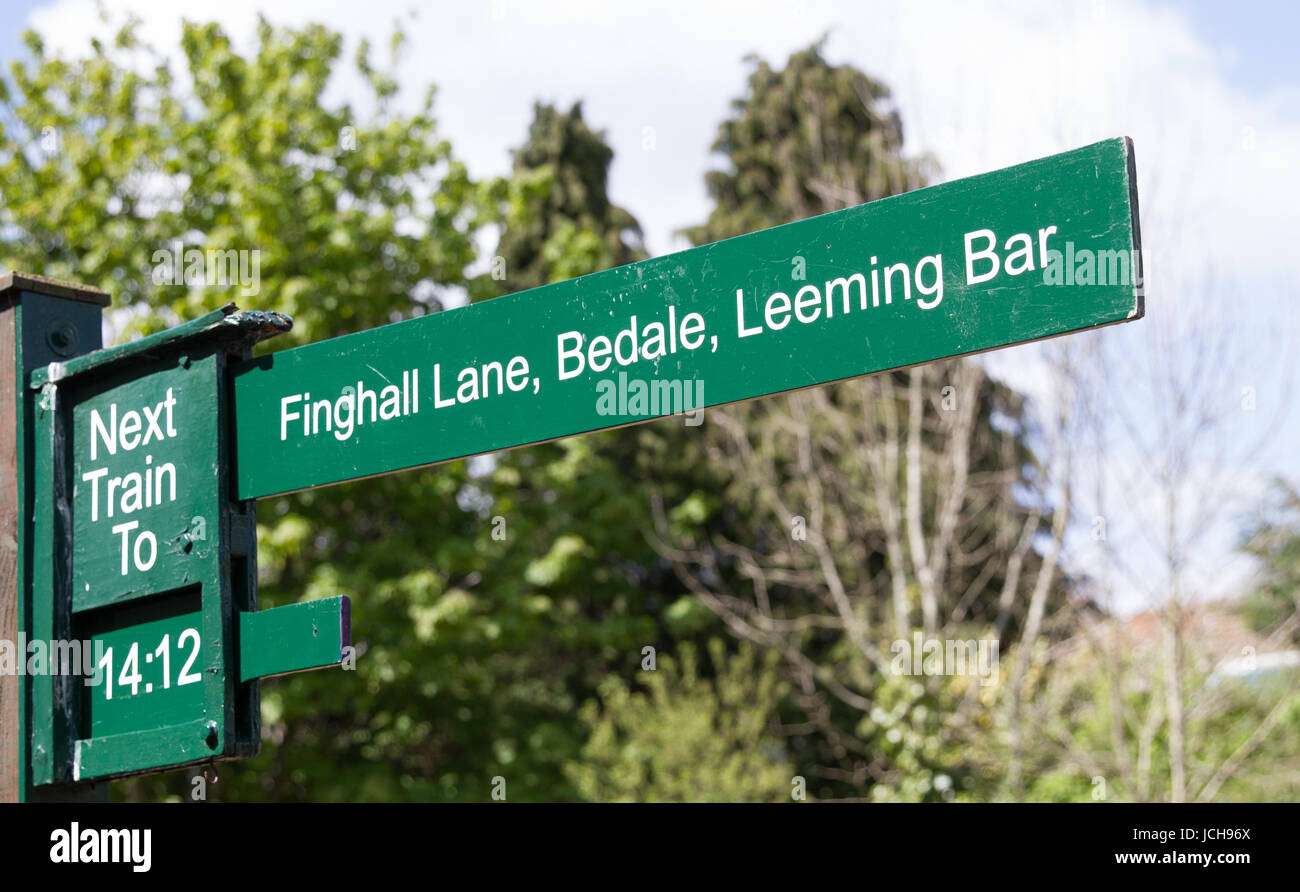 Kundeninformationssystem am Bahnhof Wensleydale. Nicht auf Computer angewiesen sind diese altmodische Boards im Einsatz an jeder Station. Stockfoto