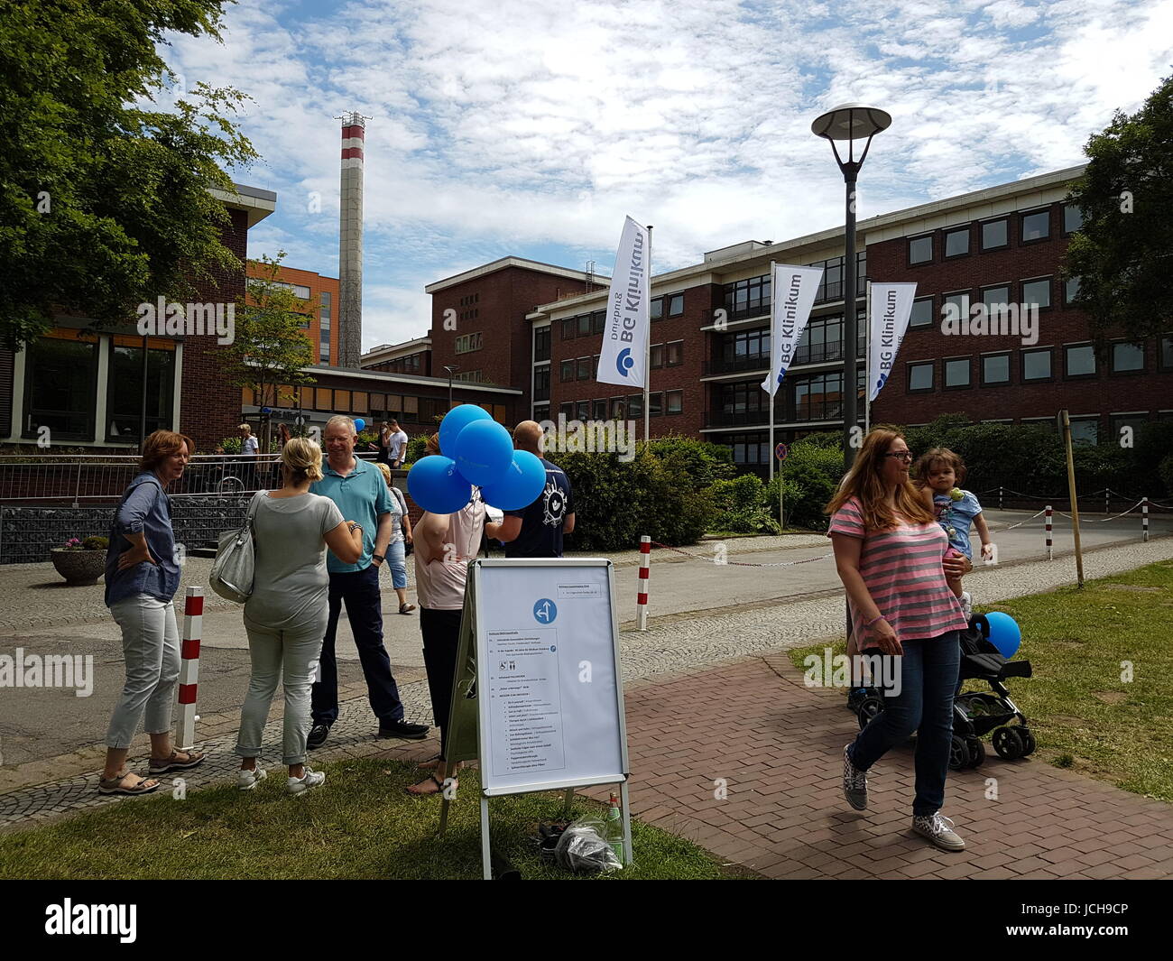 Outdoor-Aktivitäten für Kinder und Eltern. 60 Jahre BG Klinik Duisburg: Tag der offenen Tür von 11-16 Uhr, Blick hinter die Kulissen eines Krankenhauses. Stockfoto