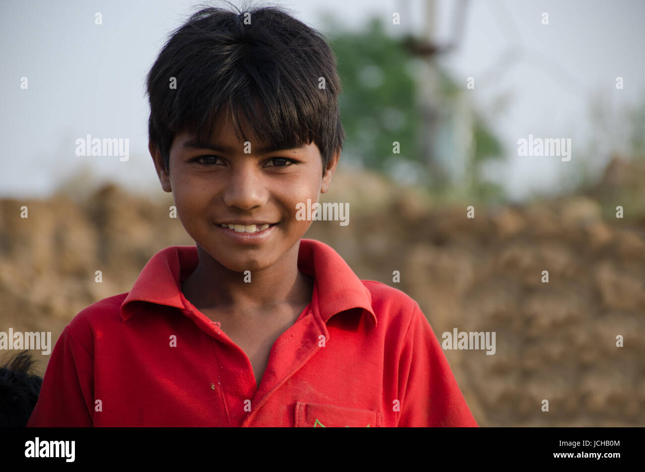 Amritsar, Punjab, Indien - 21. April 2017: Portrait von indischer Junge lächelnd Stockfoto